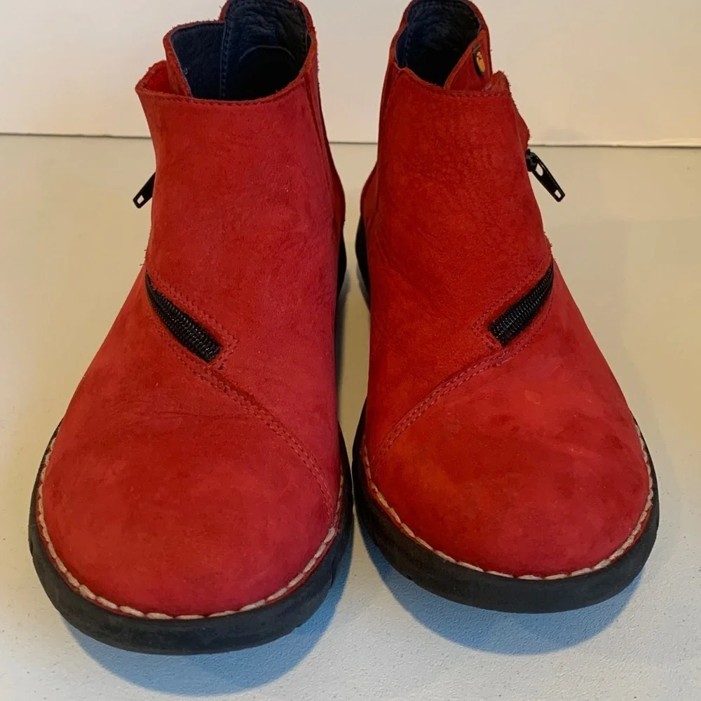 Jungla Women’s Size 40 (9-9.5) Red Nubuck Suede Wrap Around Zip Ankle Boots